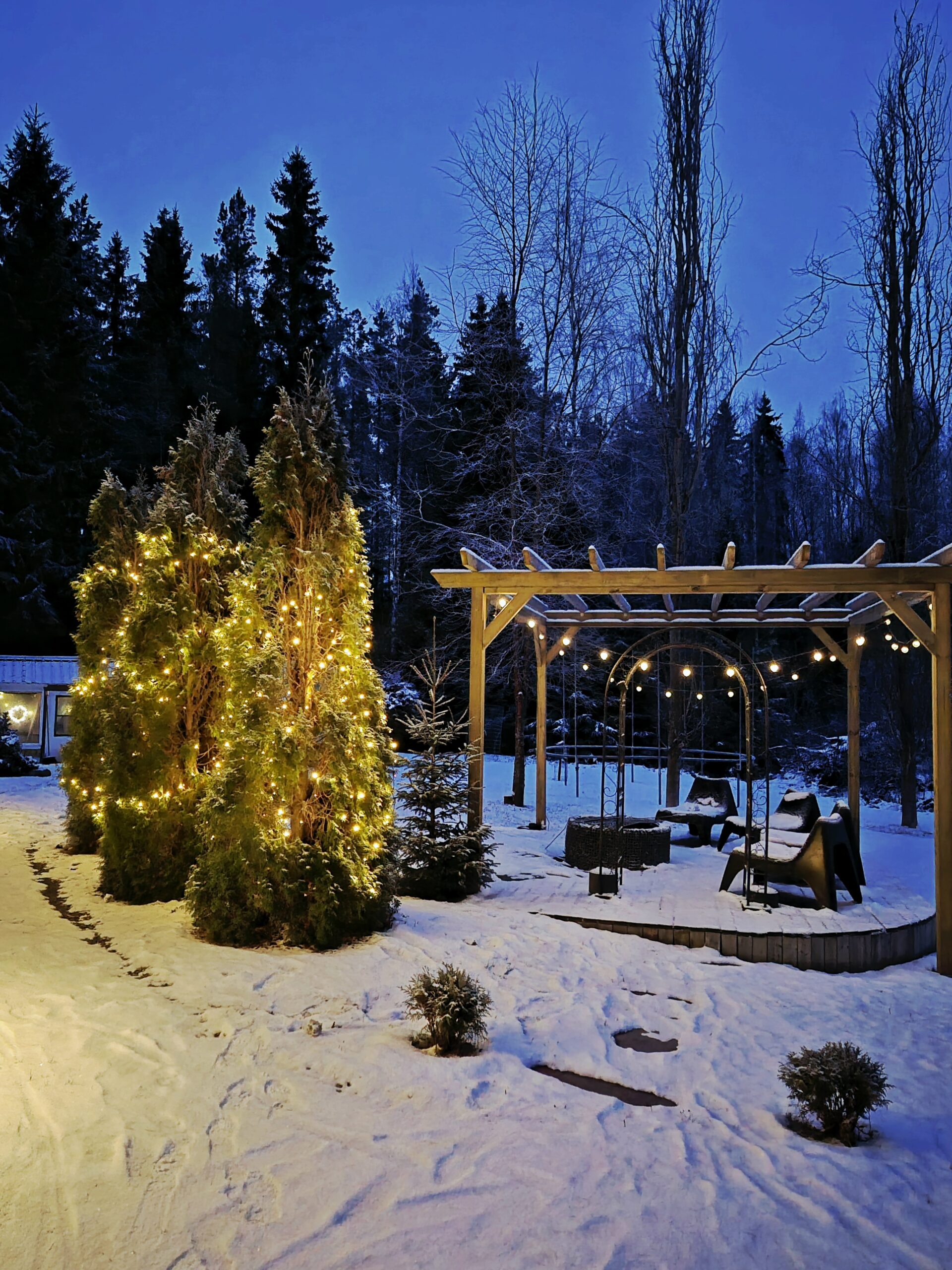 Ensimmäiset jouluvalot